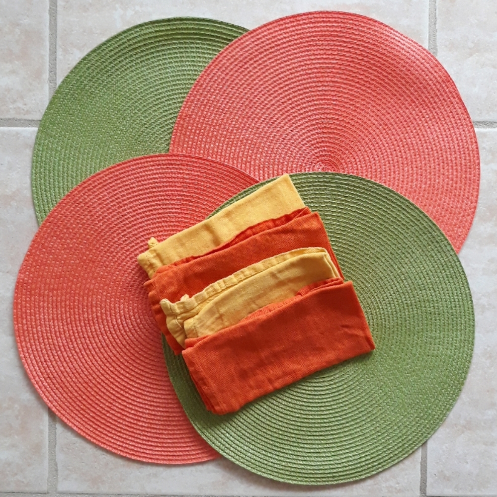 Set of 4 placemats and 4 napkins